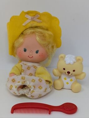 Strawberry Shortcake Butter Cookie w/ Pet Jelly Bear Vintage
